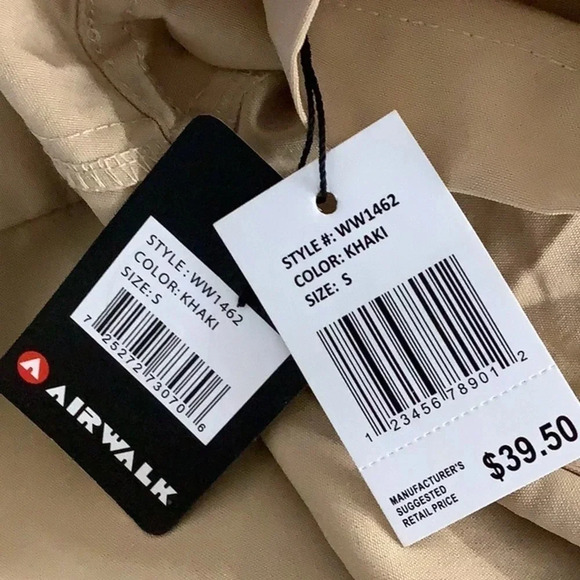 Airwalk Size Small Khaki Patches Embroidered Button Down Men’s Shirt. New - Picture 6 of 8